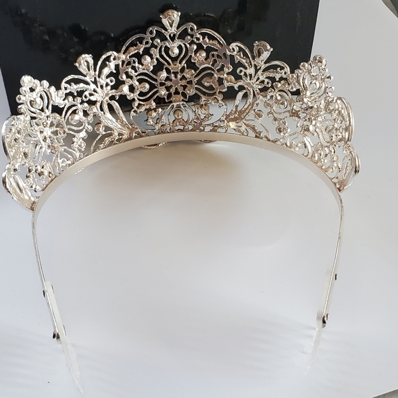 Crown - Picture 4 of 5